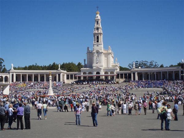 Hola! Descubriendo Lisboa - Madrid Y Barcelona